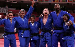 Champion olympique par équipes mixte