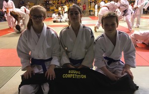 France UGSEL ( Marseille ) - Adeline (5°), Louna (5°) et Ulysse (9°) - Le groupe Minimes